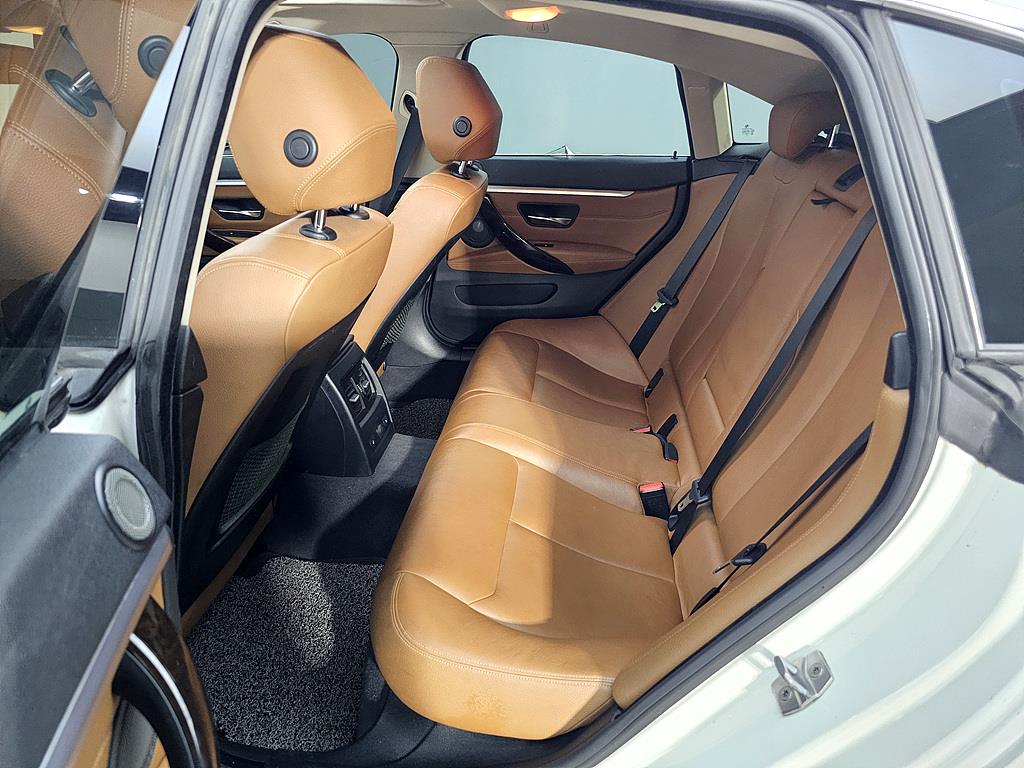 BMW 4 Series - Vista 9