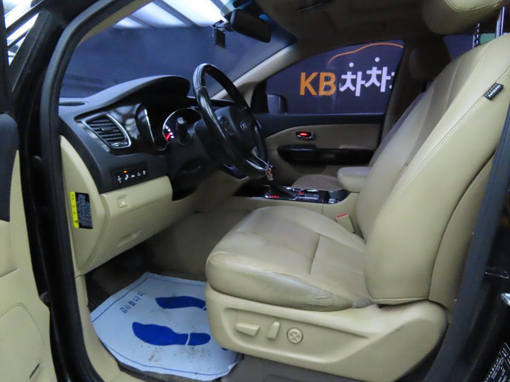 KIA Carnival - Vista 5