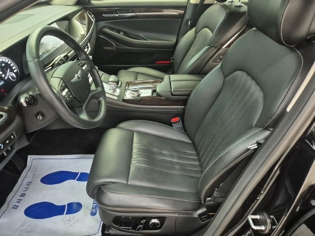 Genesis G90 - Vista 9