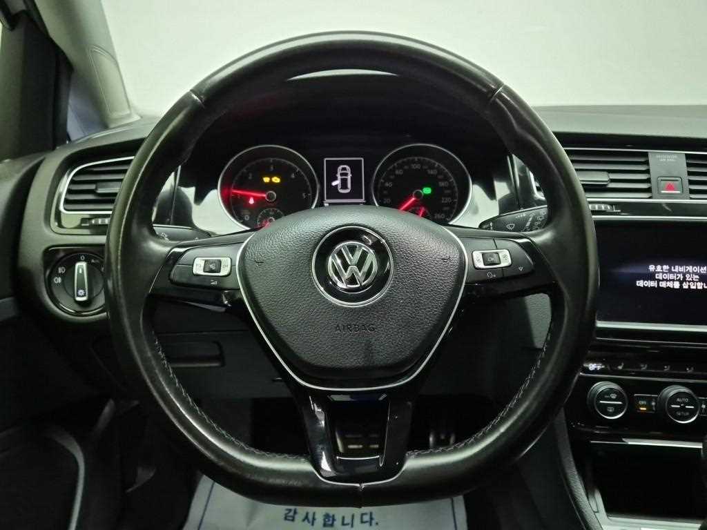 Volkswagen Golf - Vista 9