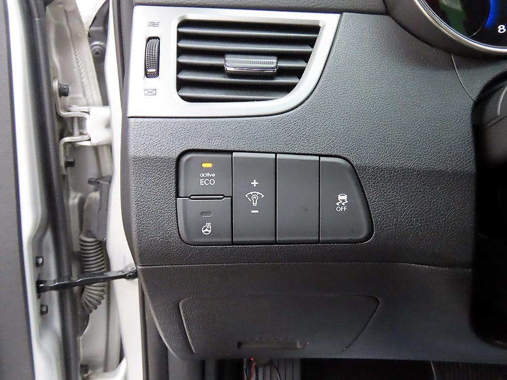 HYUNDAI Avante - Vista 12