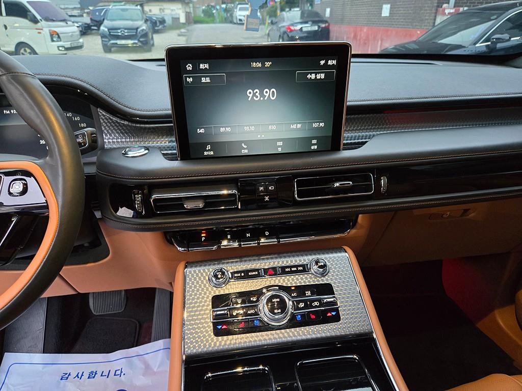 Lincoln Aviator - Vista 10