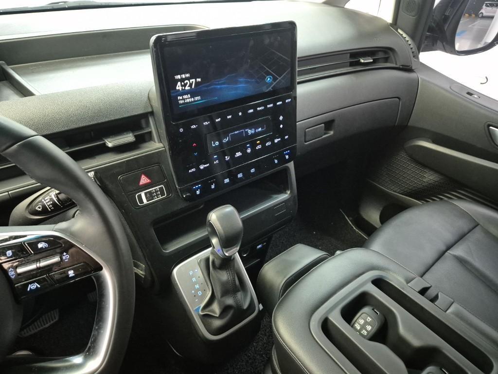 HYUNDAI Staria - Vista 11