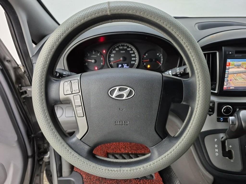 HYUNDAI Starex - Vista 9