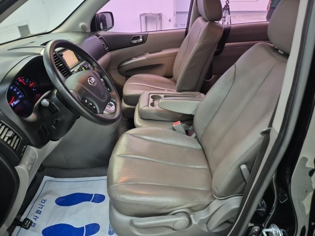 KIA Carnival - Vista 11