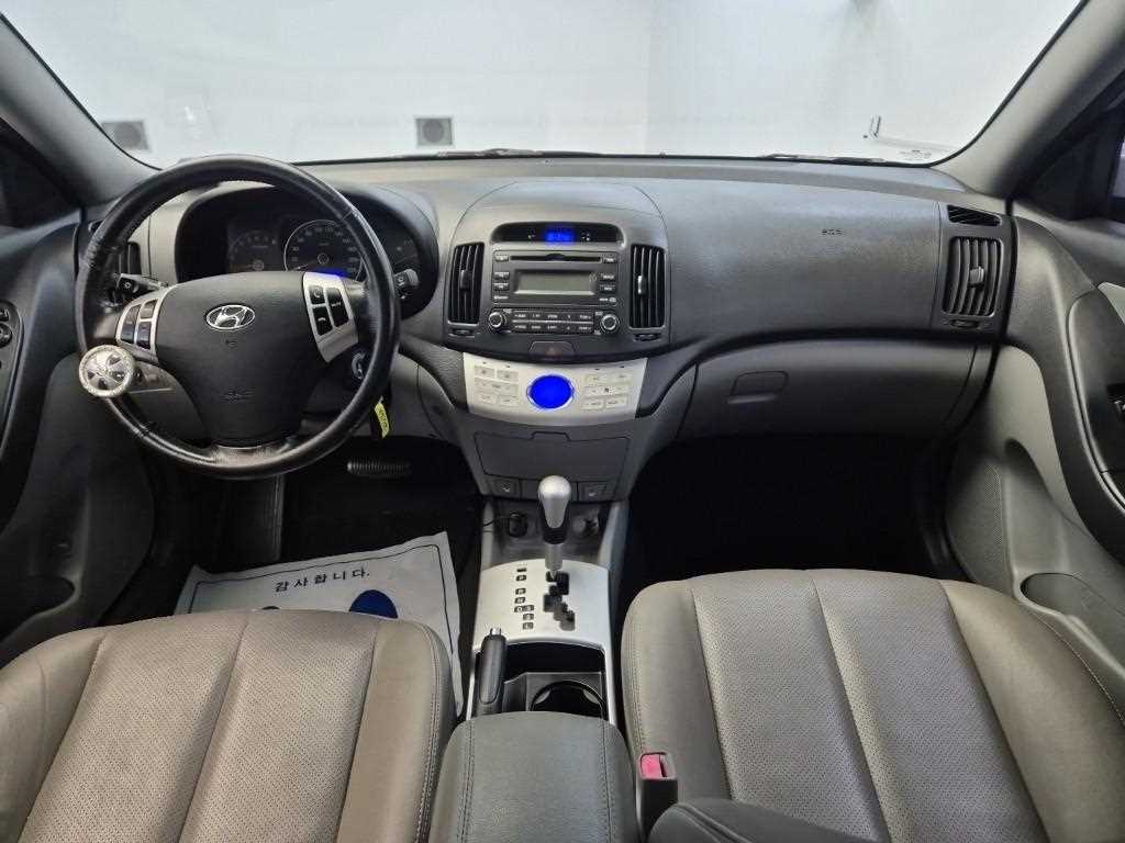 HYUNDAI Avante - Vista 7