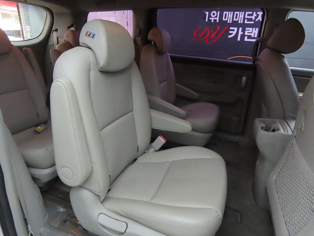 KIA Carnival - Vista 7