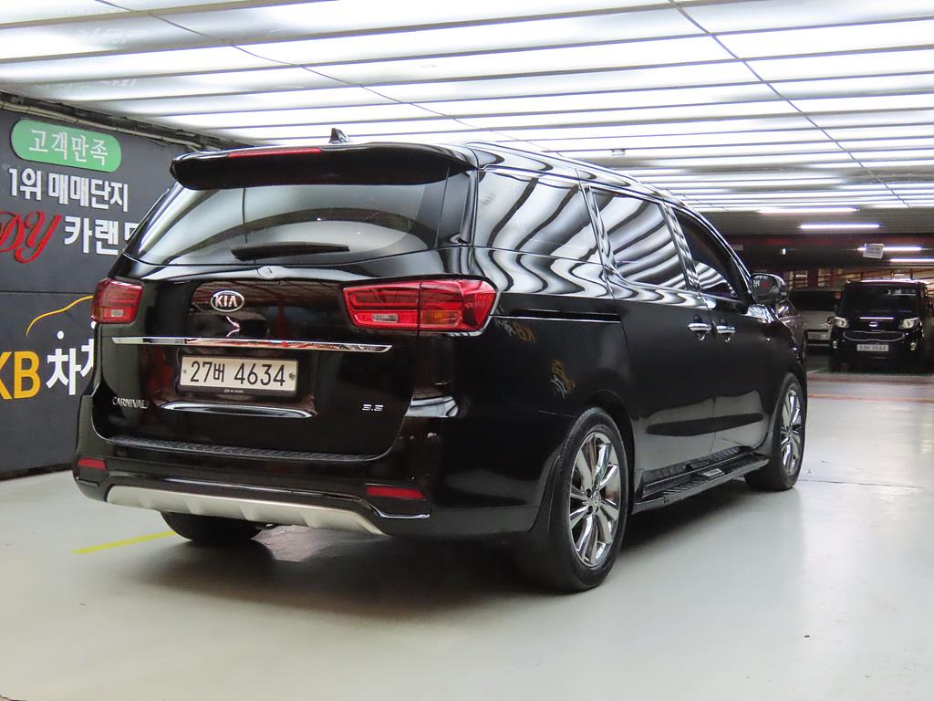 KIA Carnival - Vista 4