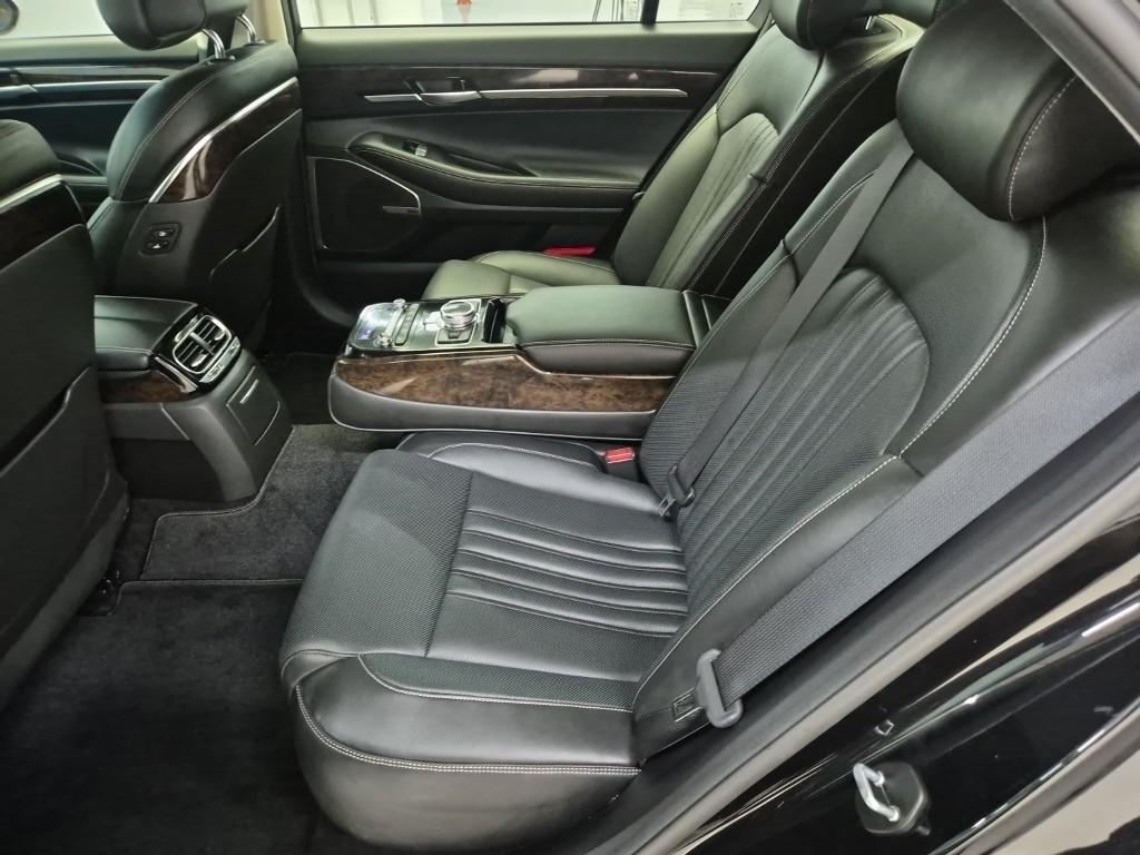 Genesis G90 - Vista 10