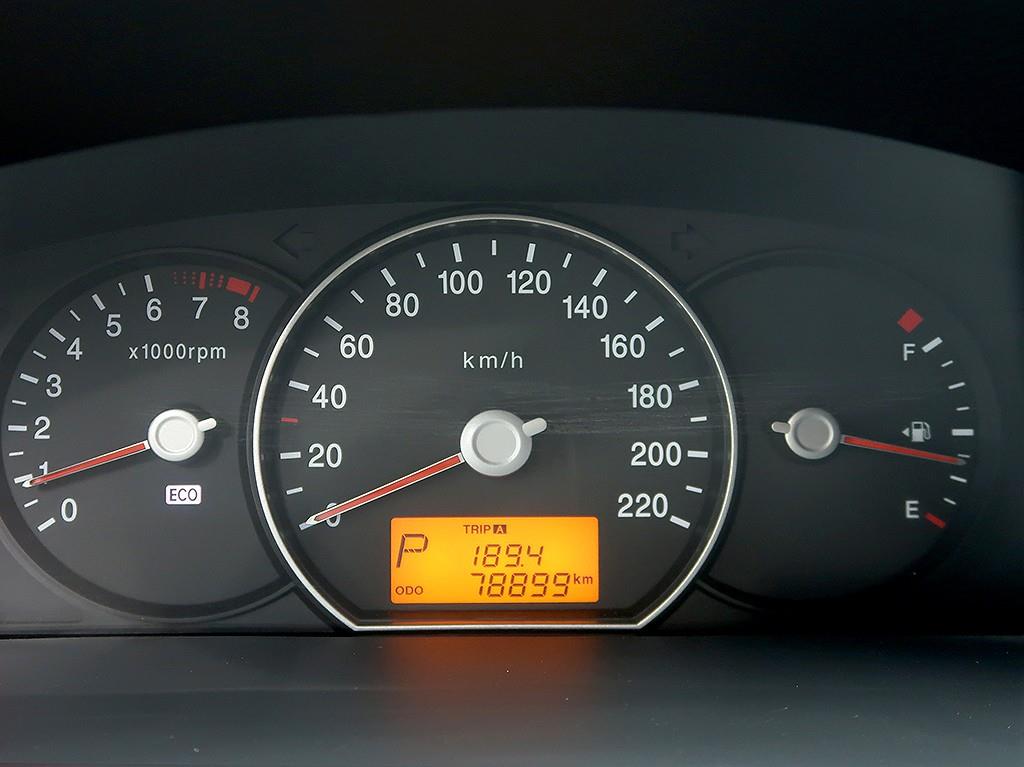 KIA Carens - Vista 11