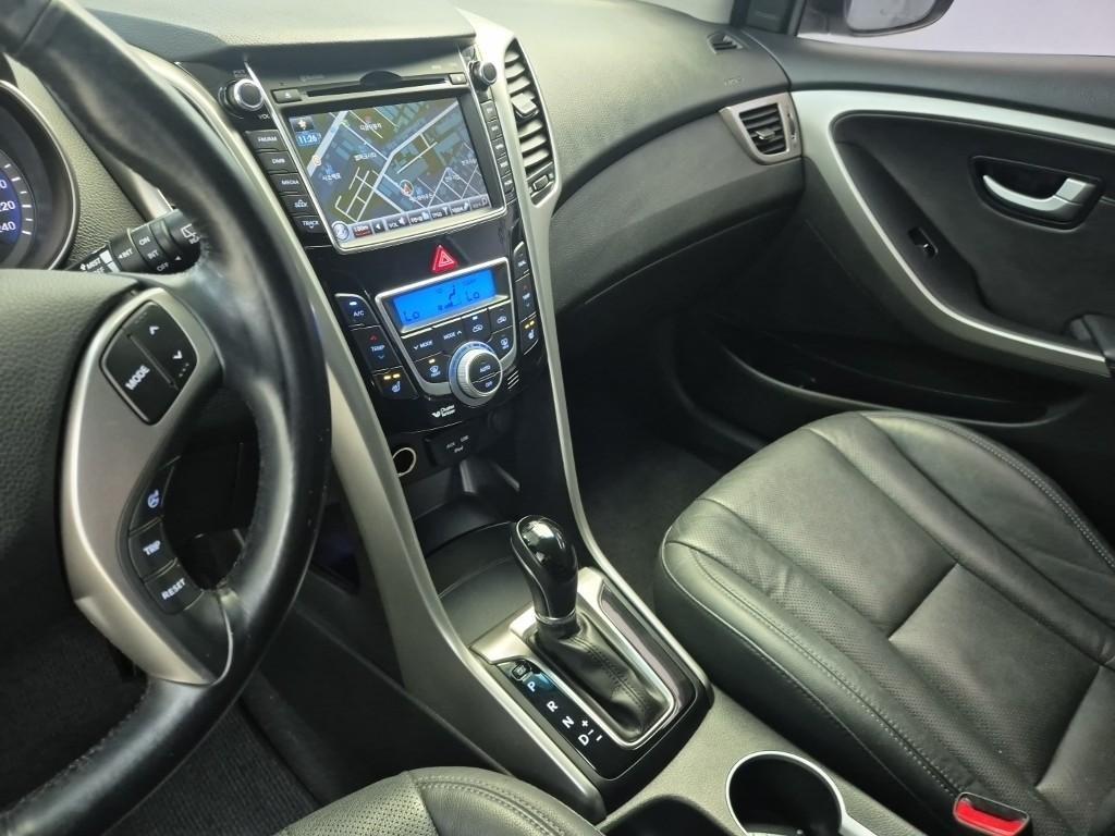 HYUNDAI i30 - Vista 10