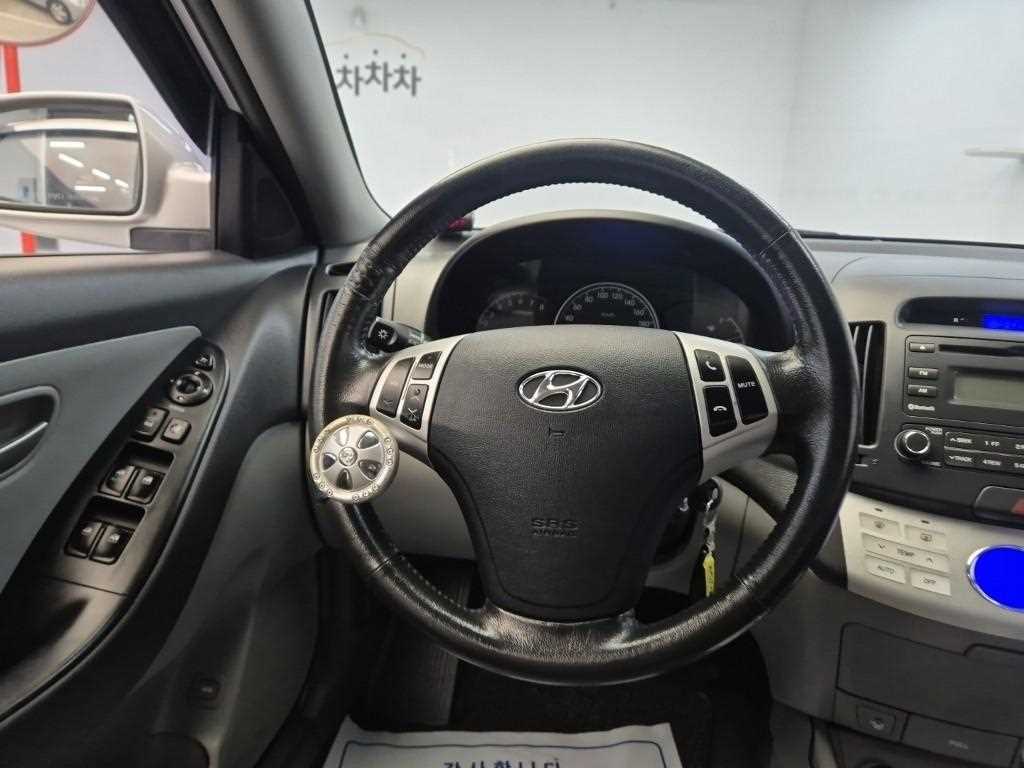 HYUNDAI Avante - Vista 9