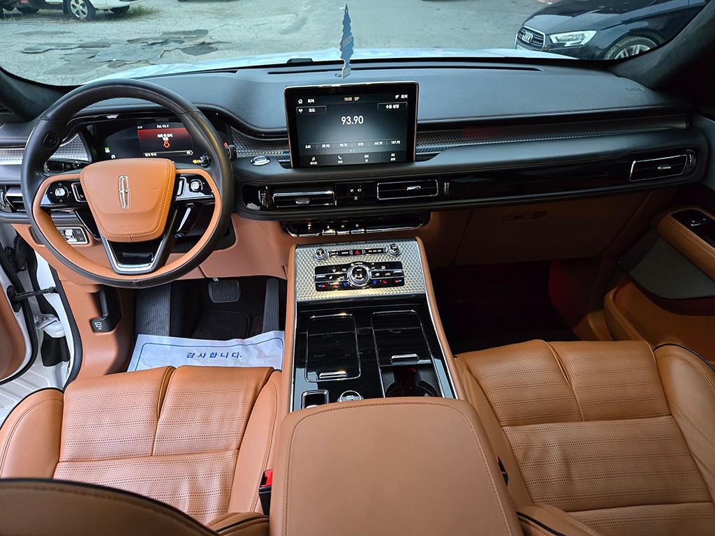 Lincoln Aviator - Vista 9