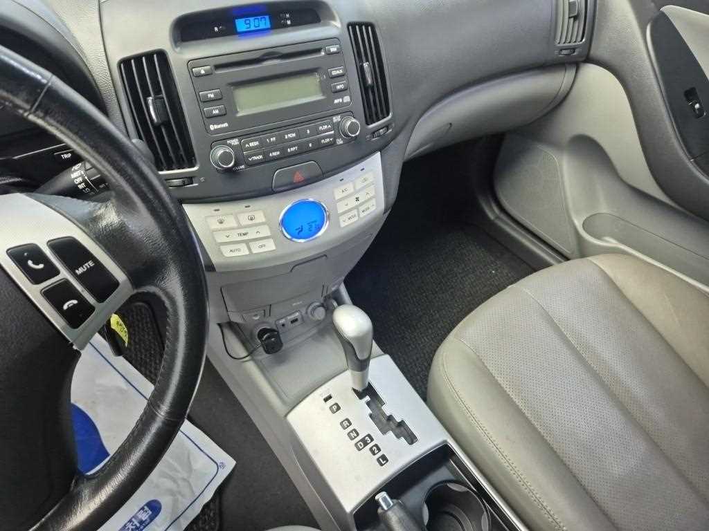 HYUNDAI Avante - Vista 10