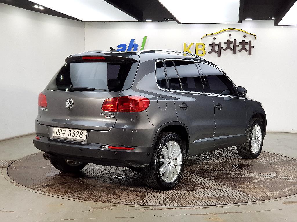 Volkswagen Tiguan - Vista 4