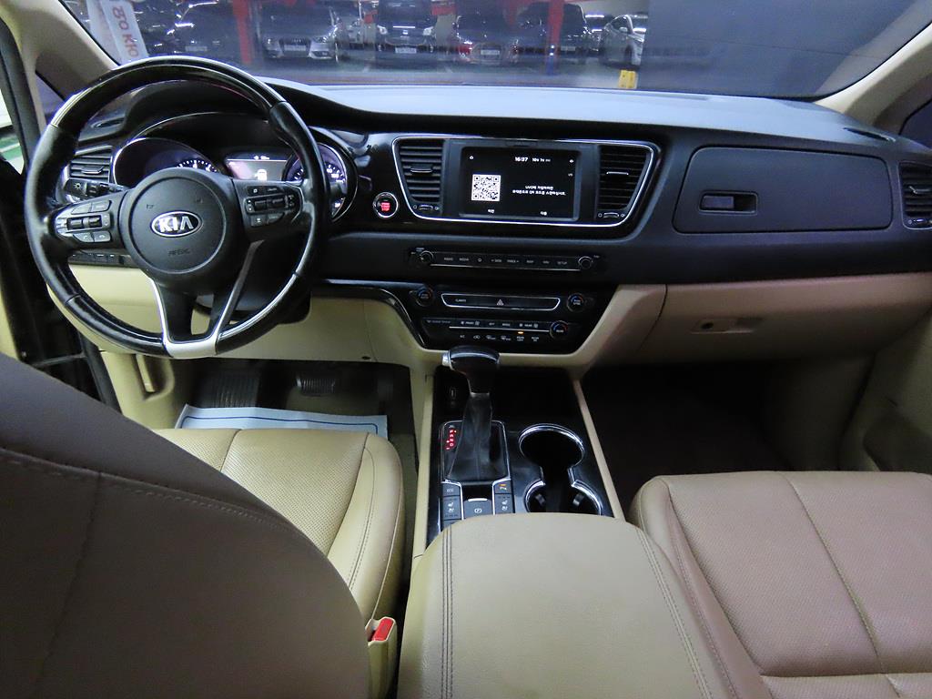 KIA Carnival - Vista 7
