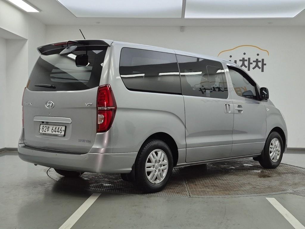 HYUNDAI Starex - Vista 4