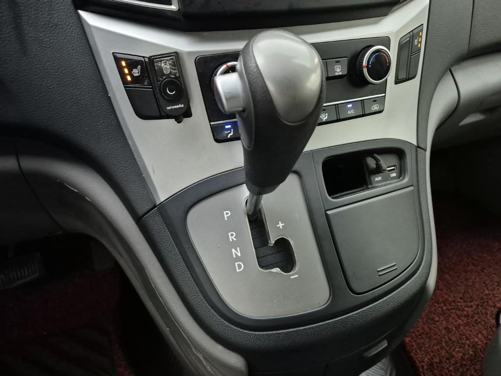 HYUNDAI Starex - Vista 8