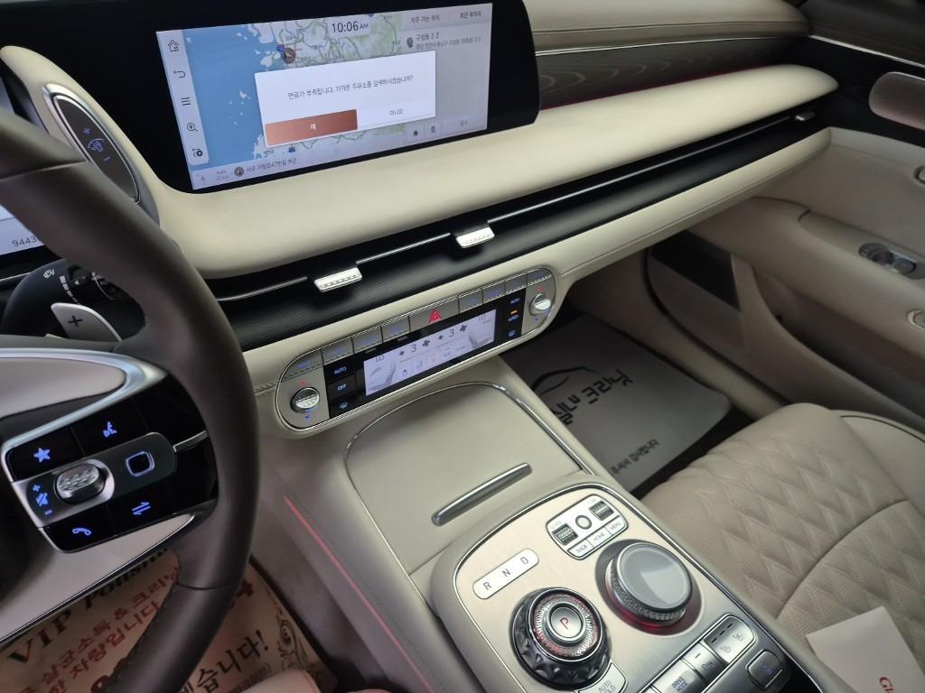 Genesis G90 - Vista 10