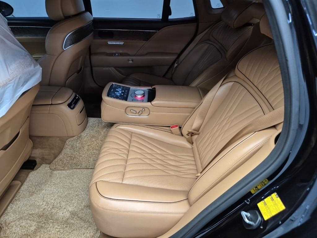 Genesis G90 - Vista 12