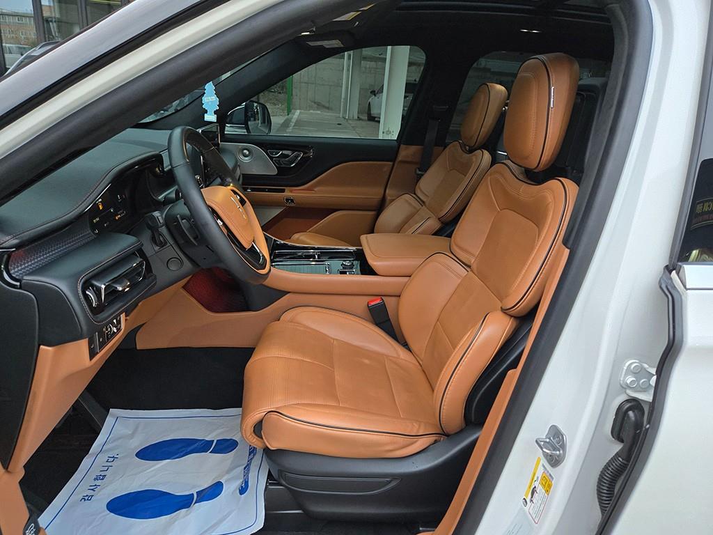 Lincoln Aviator - Vista 5