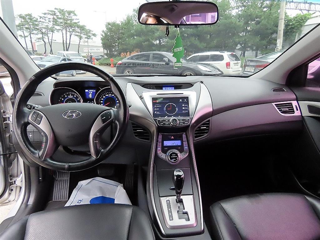 HYUNDAI Avante - Vista 7