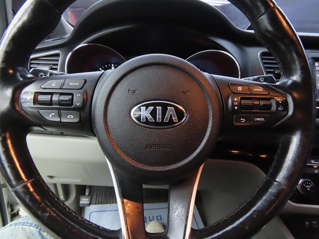 KIA Carnival - Vista 10