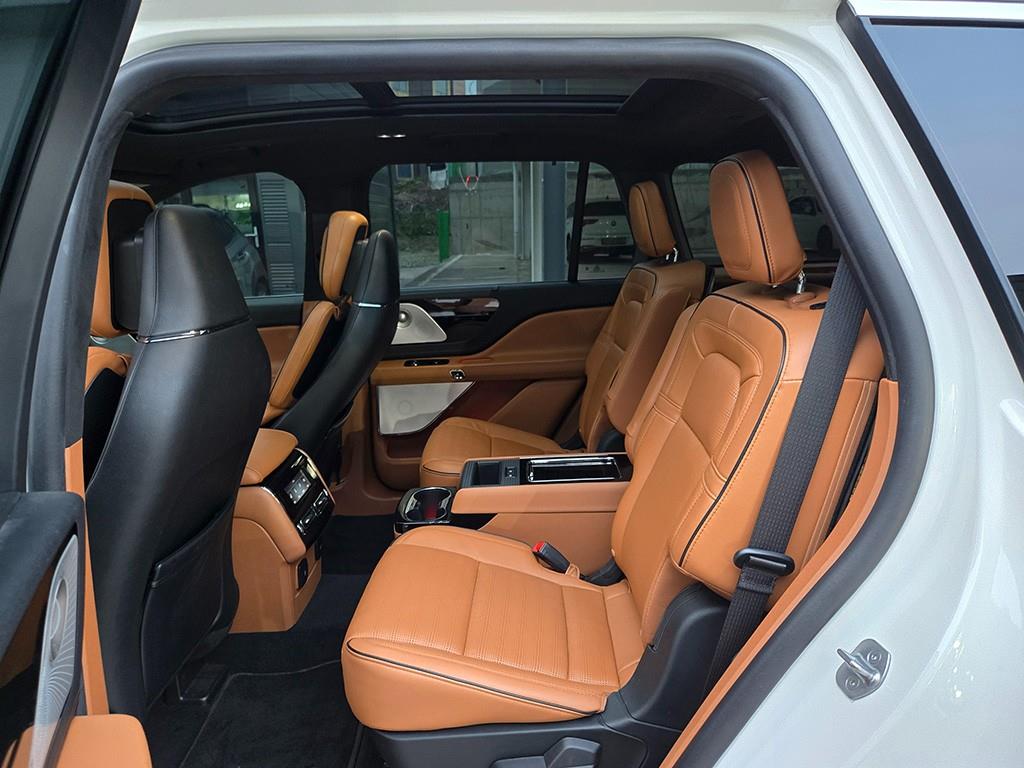 Lincoln Aviator - Vista 6