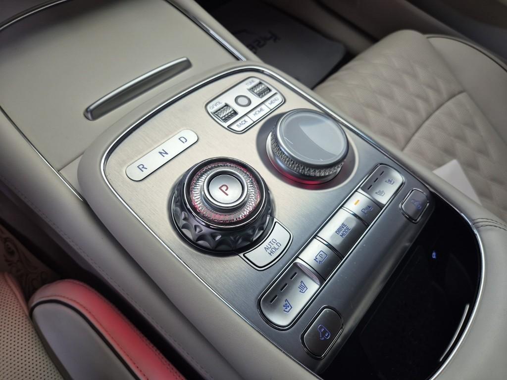 Genesis G90 - Vista 8