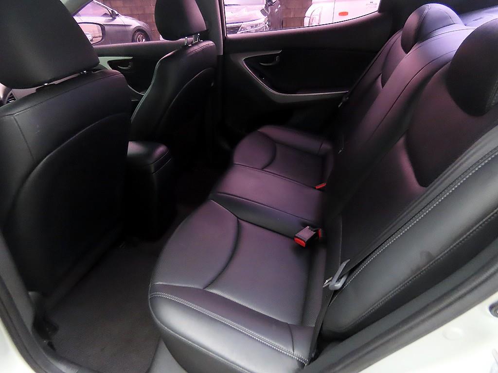 HYUNDAI Avante - Vista 6