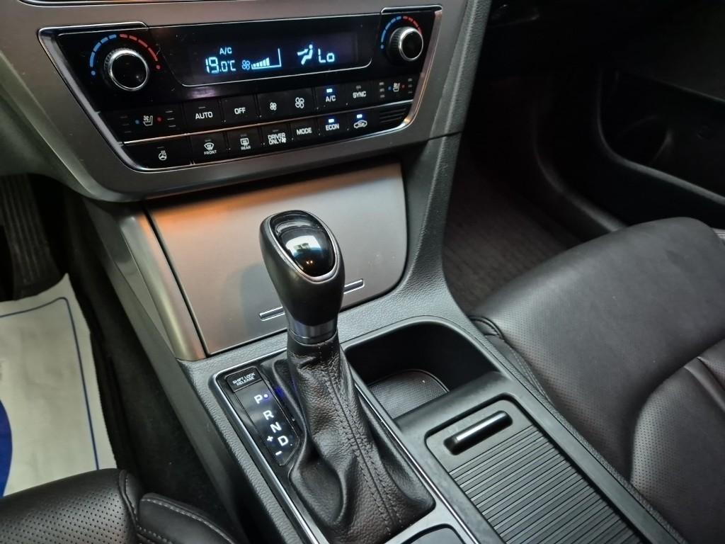 HYUNDAI Sonata - Vista 12