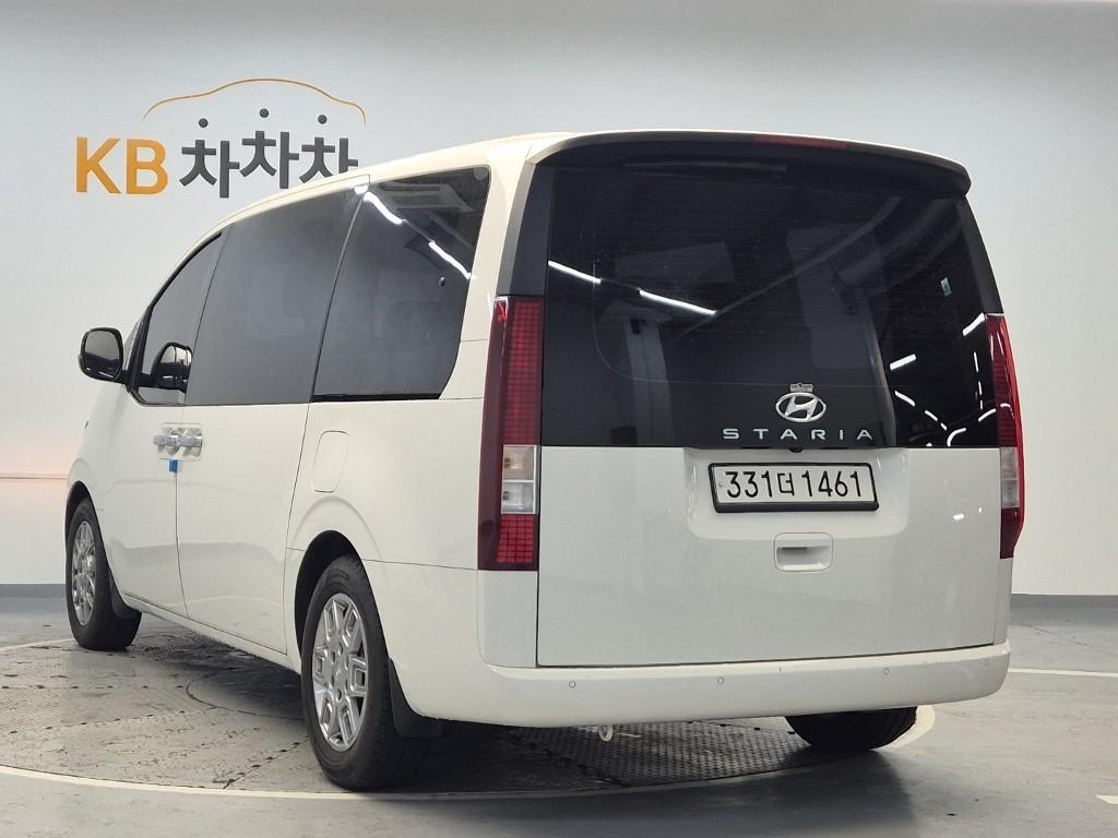 HYUNDAI Staria - Vista 2