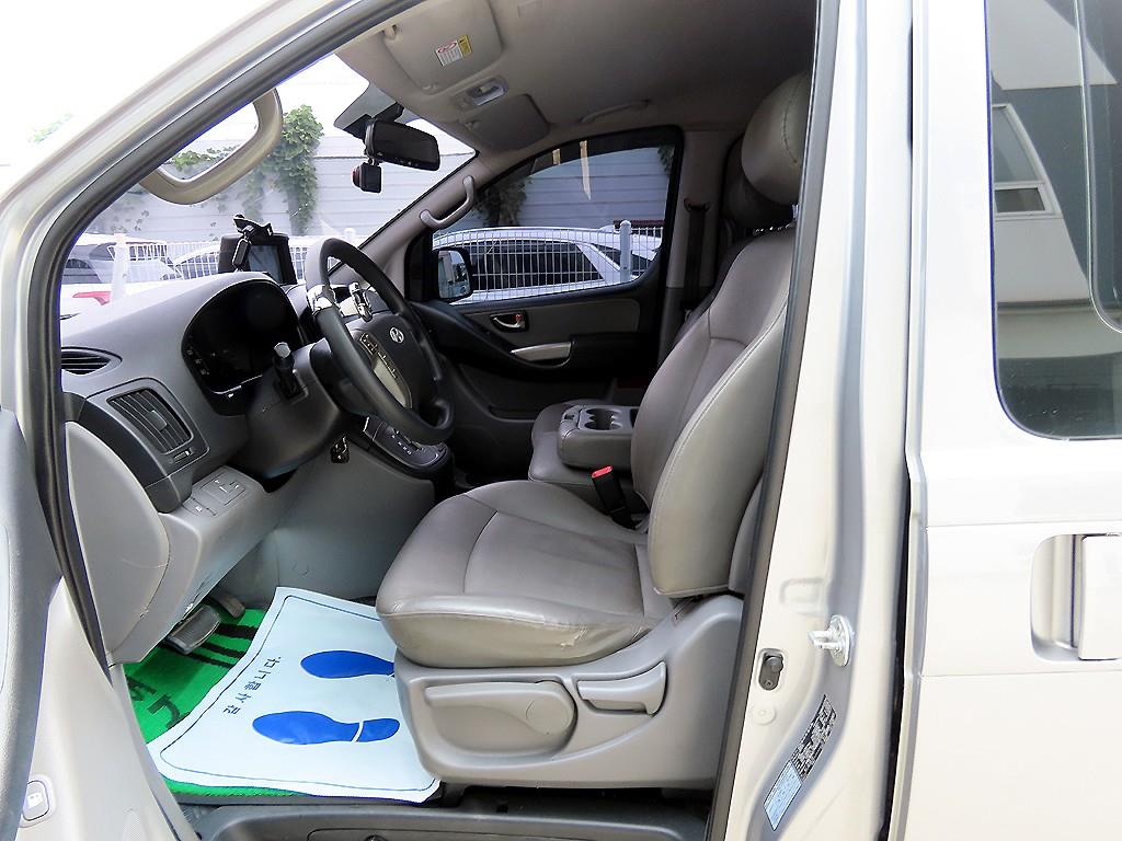 HYUNDAI Starex - Vista 5