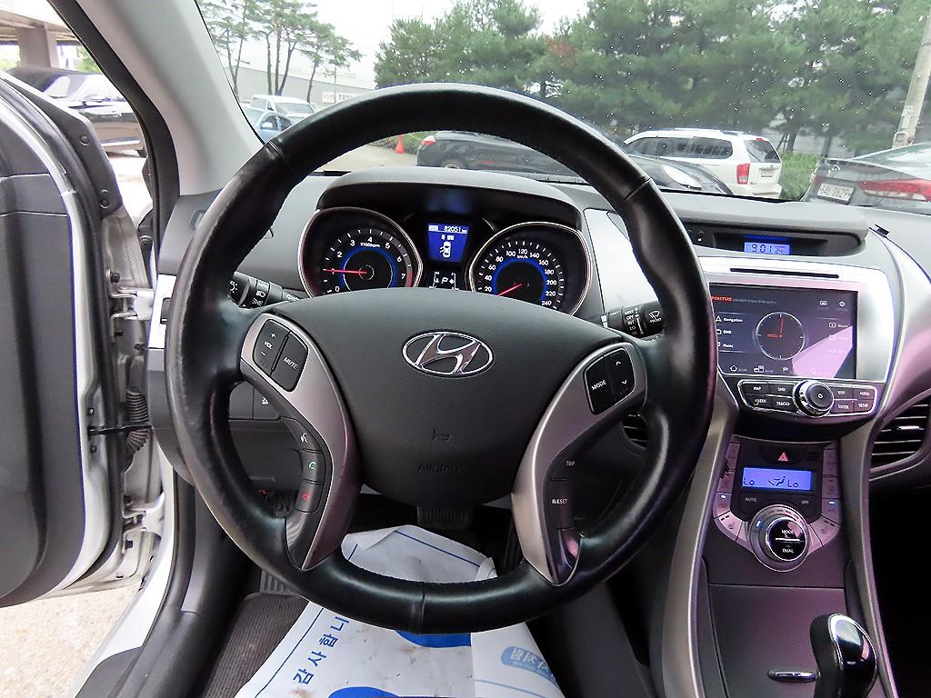 HYUNDAI Avante - Vista 8