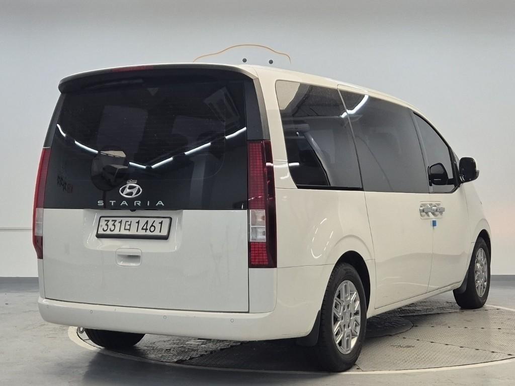 HYUNDAI Staria - Vista 3