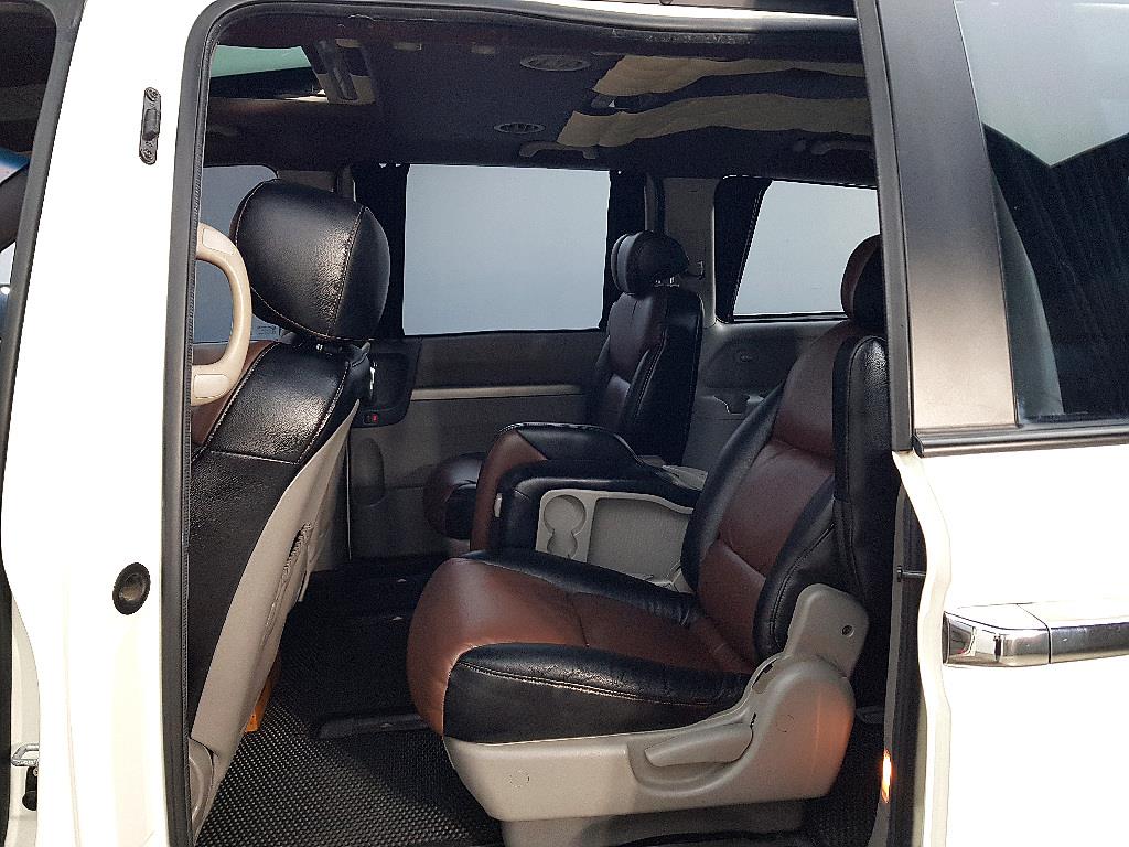 KIA Carnival - Vista 9