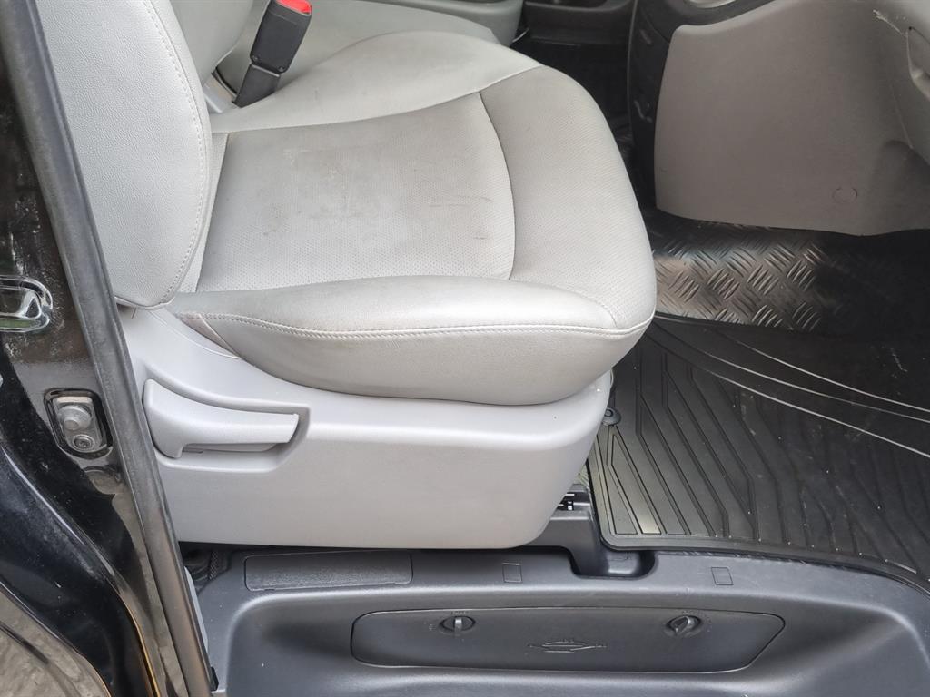 HYUNDAI Starex - Vista 8