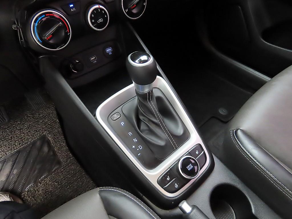 HYUNDAI Venue - Vista 10