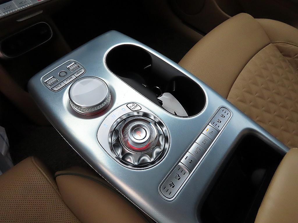 Genesis GV60 - Vista 11