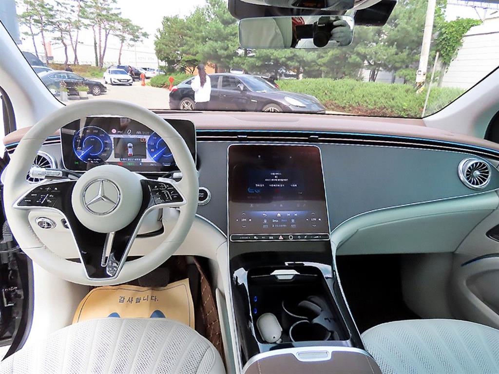 Mercedes Benz EQS - Vista 7