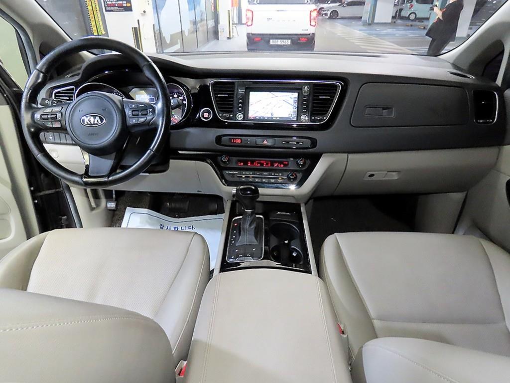 KIA Carnival - Vista 11