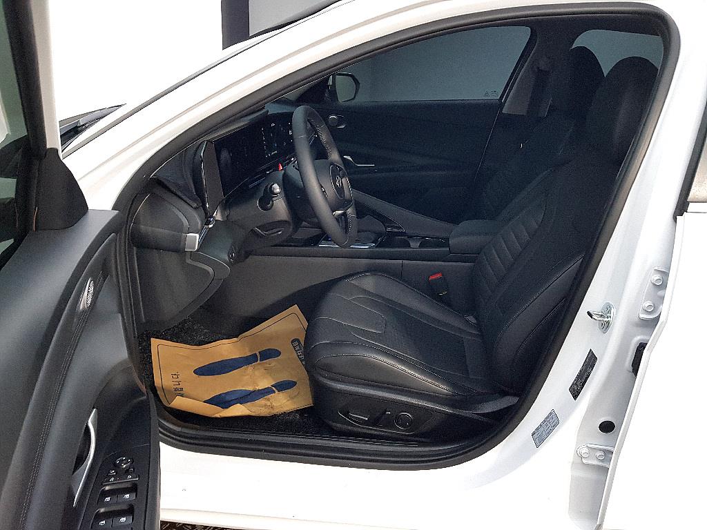 HYUNDAI Avante - Vista 8