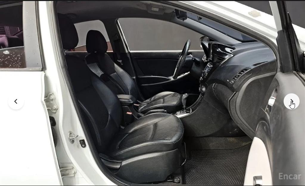 HYUNDAI Accent - Vista 10