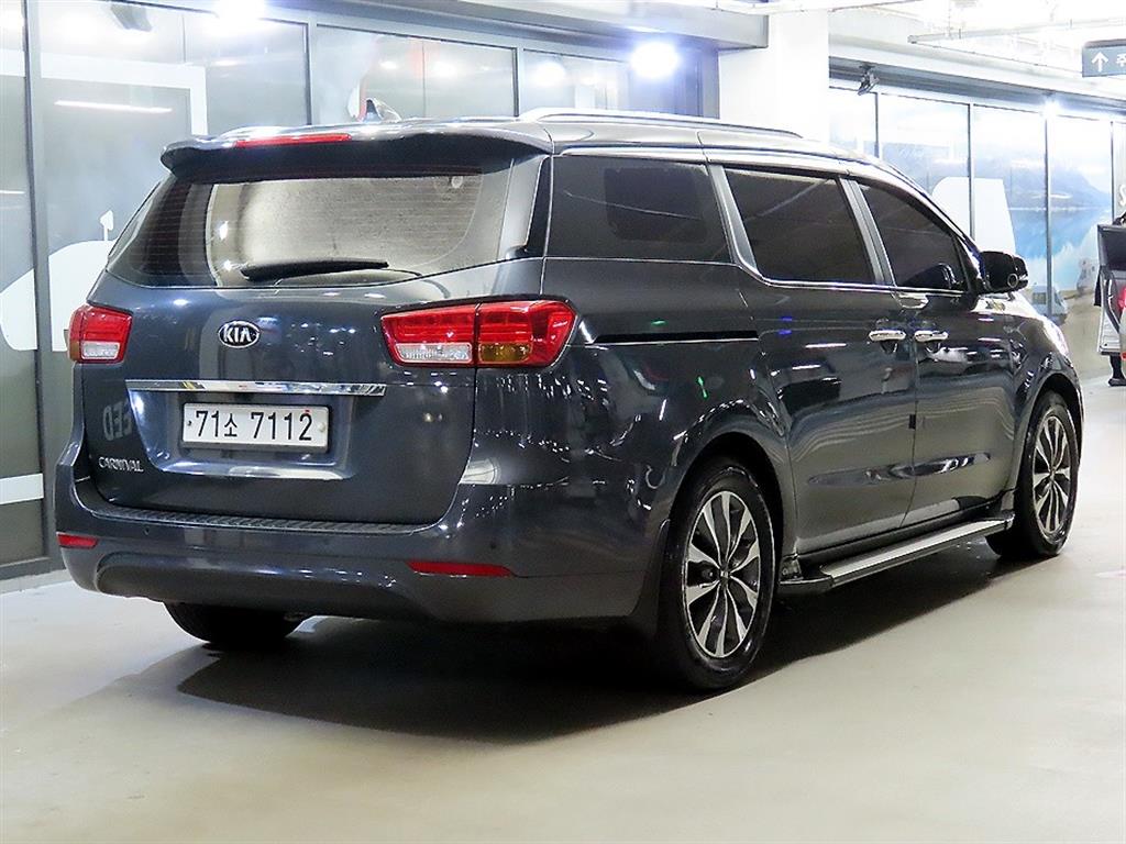 KIA Carnival - Vista 4