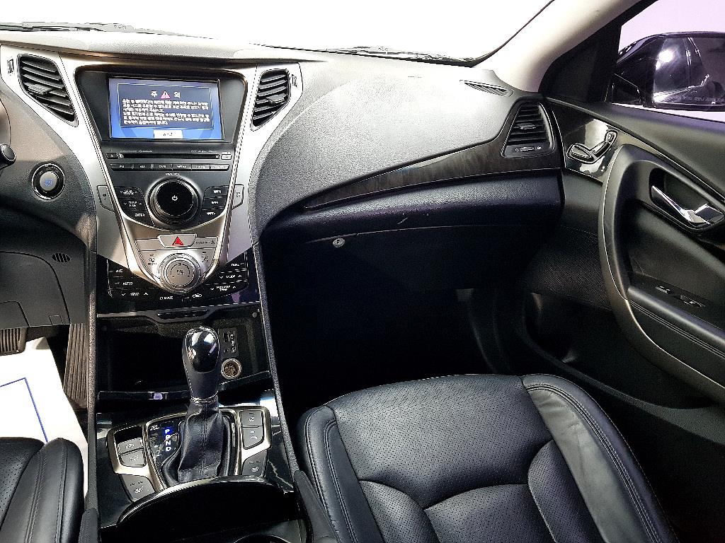 HYUNDAI Grandeur - Vista 10