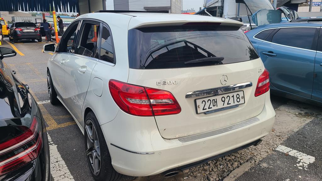 Mercedes Benz B Class (MY B) - Vista 4