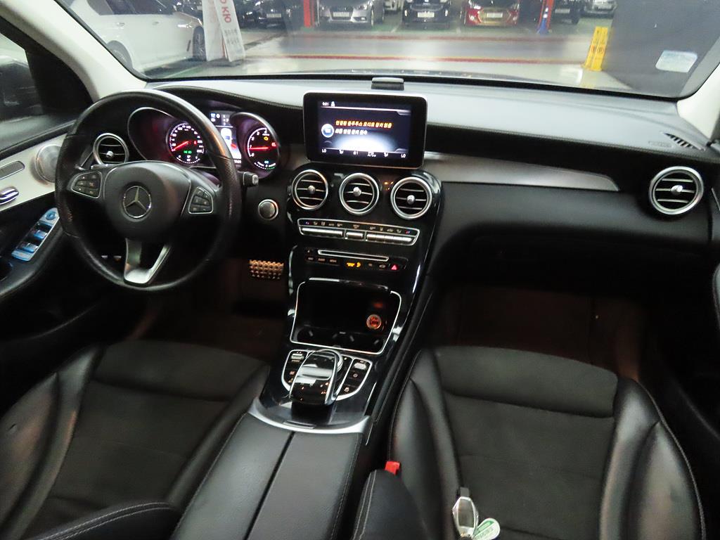 Mercedes Benz GLC Class - Vista 5