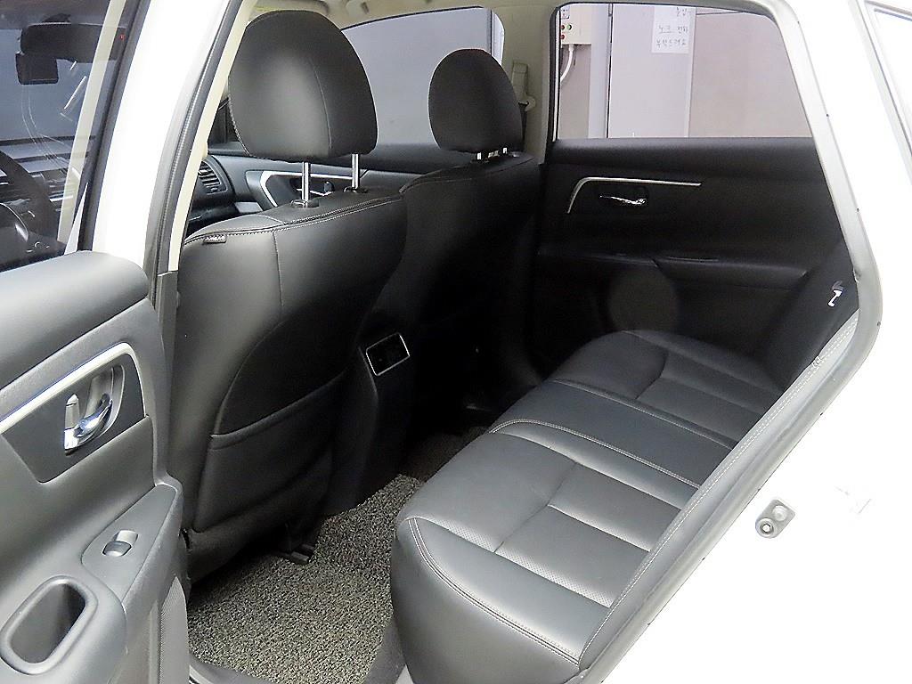 Nissan Altima - Vista 6