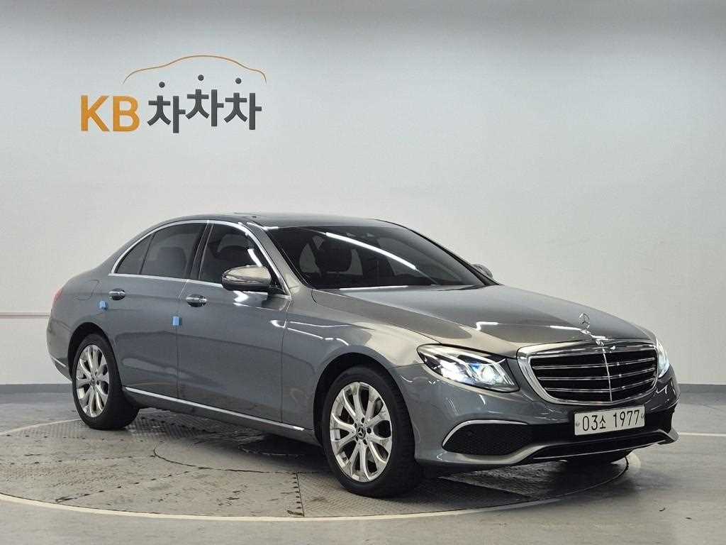 Mercedes Benz E class - Vista 4