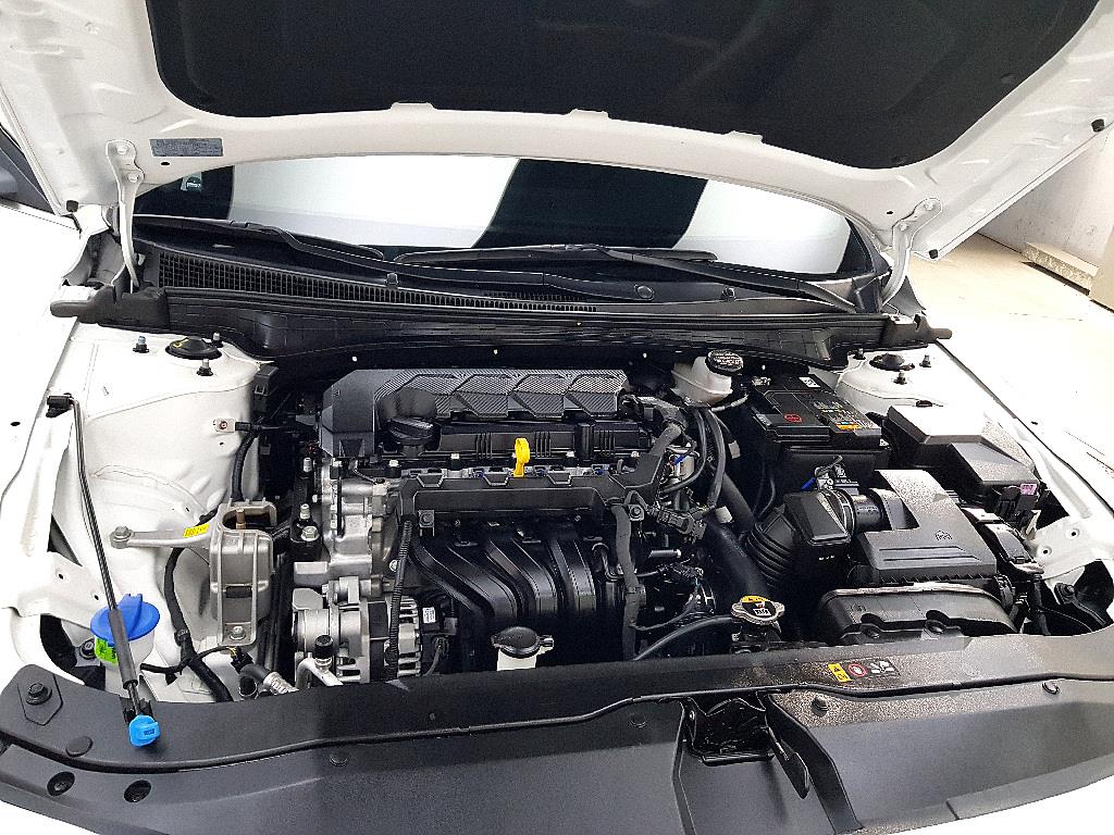 HYUNDAI Avante - Vista 6